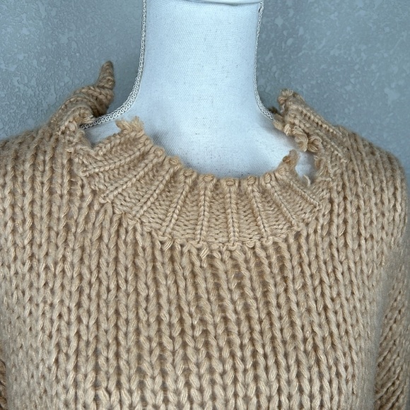Forever 21 Tan Knit Distressed Cropped Long Sleeve Sweater Size Small - Picture 2 of 7